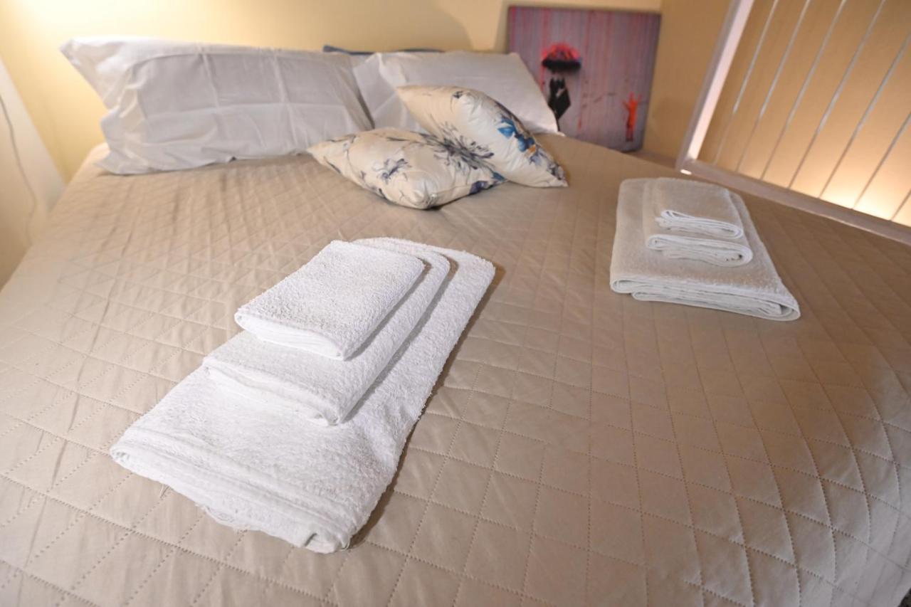 Aura Loving Home Con 4 Posti Letto, Cucina Completa, Terrazzo Ed Un Grande Parco Verde Serravalle d'Asti Exterior photo