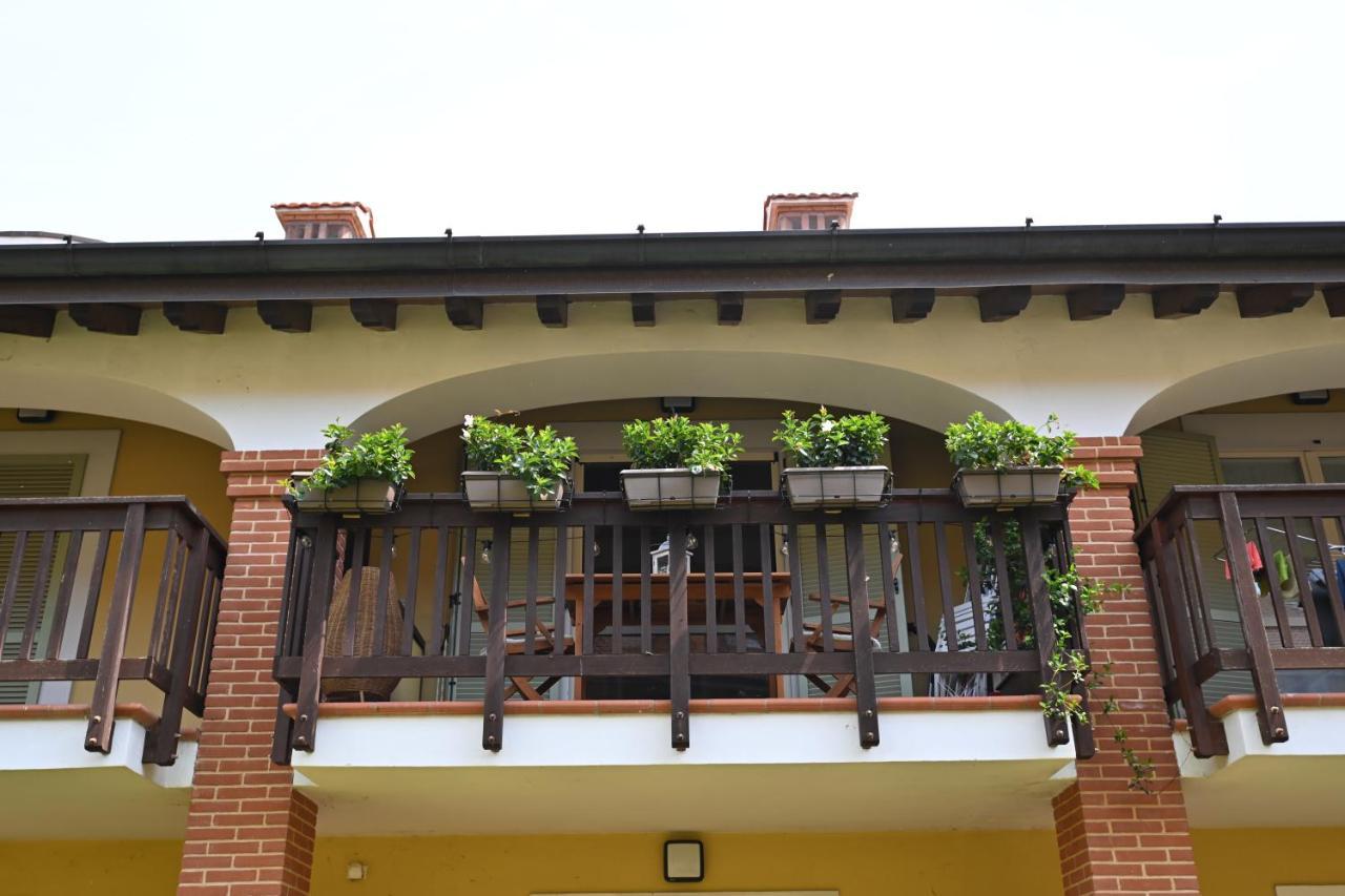 Aura Loving Home Con 4 Posti Letto, Cucina Completa, Terrazzo Ed Un Grande Parco Verde Serravalle d'Asti Exterior photo